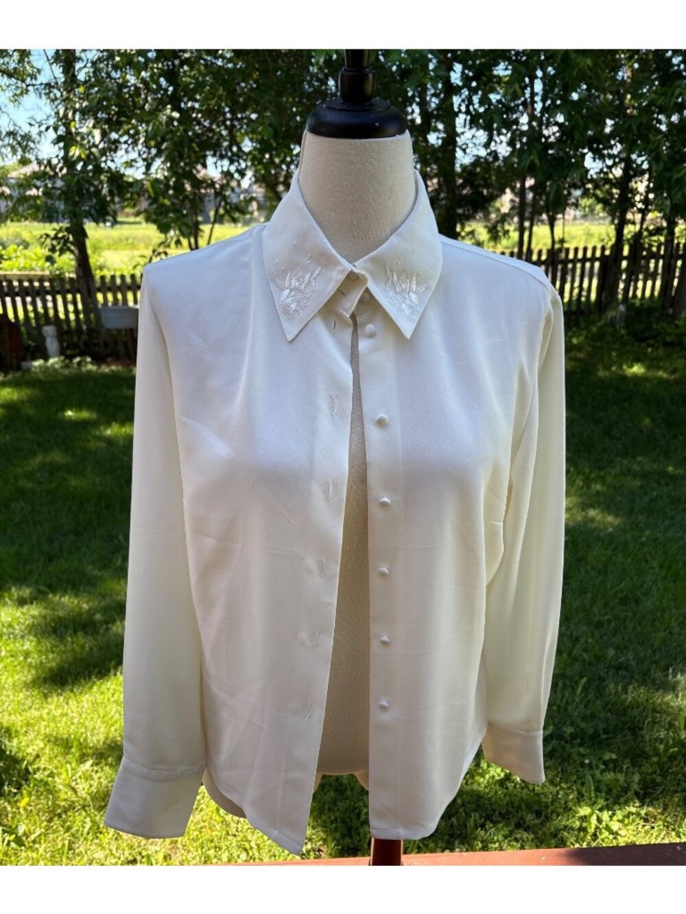 Womens White Button-Up Blouse Embroidered Floral Long Sleeves Size 12 Hong Kong
